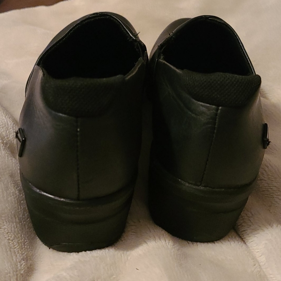 Keen Nursing Shoes - Picture 3 of 9